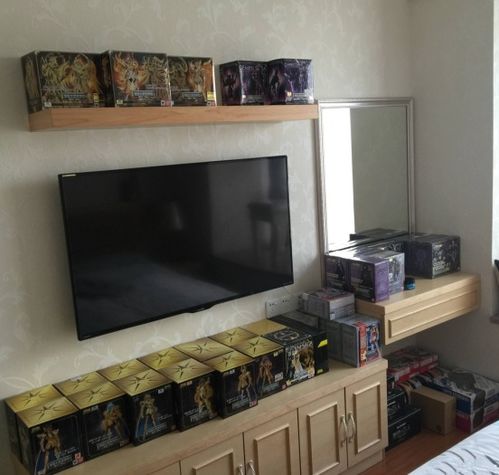 尹正變身二次元宅男,滿墻手辦價值不菲 滿地球鞋更是壕氣沖天